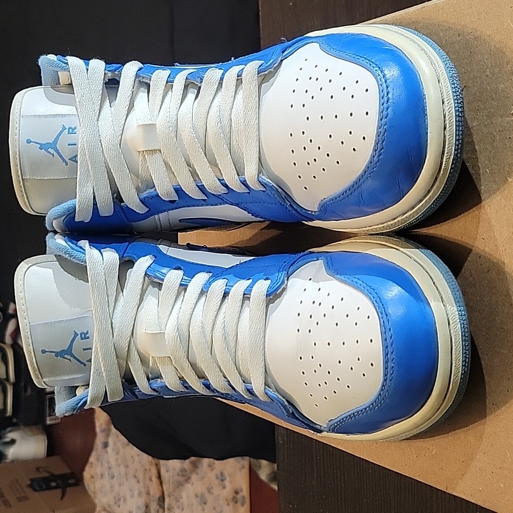 Air Jordan 1 Mid Rare "UNC" (2013) Mens 8.5 Womens 10 EUC - Picture 4 of 11